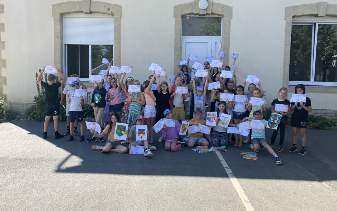 Remise des prix à Trévières du concours sur les armoiries de Saint Marcouf